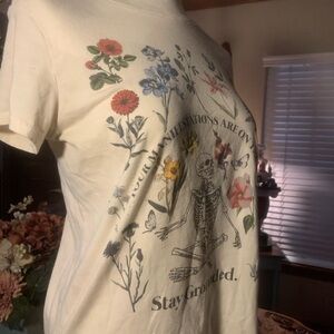 Dead Flowers | Graphic T | Size Medium 8-10